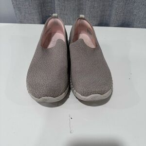 Skechers Air cooled goga mat Women's Taupe Slip-On Sneakers. 7.5